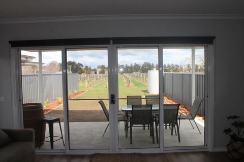 Milawa Vineyard Views - Guesthouse 2 - Accommodation Sunshine Coast 2