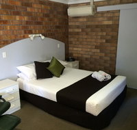 Miles Outback Motel - Accommodation Sunshine Coast