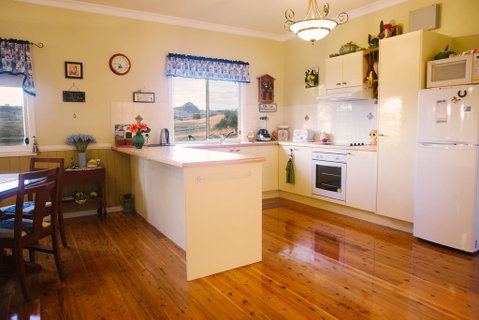 Milford Country Cottages - Accommodation Sunshine Coast 3
