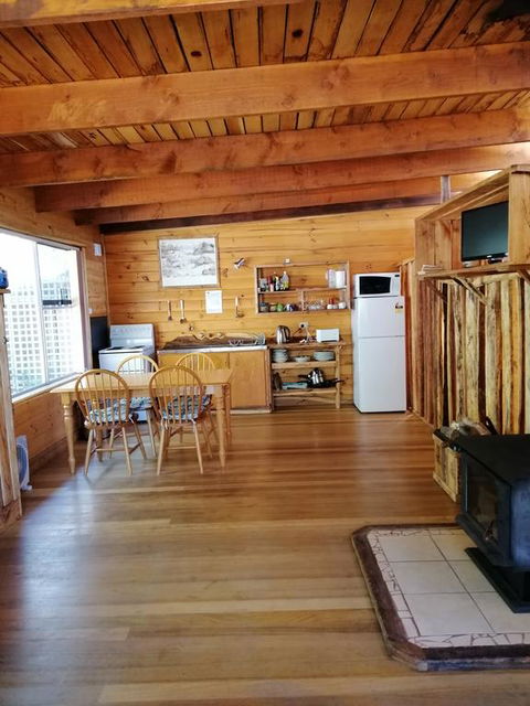 Minnow Cabins Lower Beulah - Accommodation Sunshine Coast 3