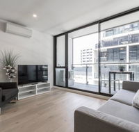 Modern  Bright 2BR Apt- Parking WIFI Pool  Gym - Accommodation Sunshine Coast