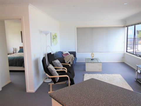 Modern Hobart Apartment With Stunning Views - Accommodation Sunshine Coast 3