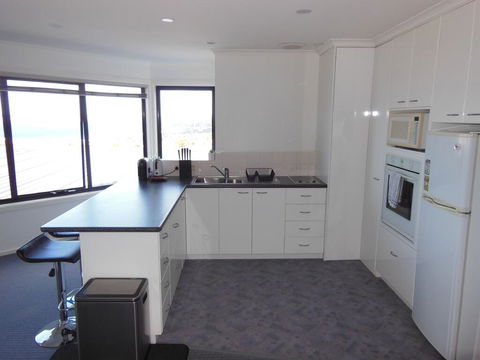 Modern Hobart Apartment With Stunning Views - Accommodation Sunshine Coast 2