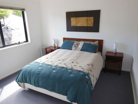 Modern Hobart Apartment With Stunning Views - Accommodation Sunshine Coast 1