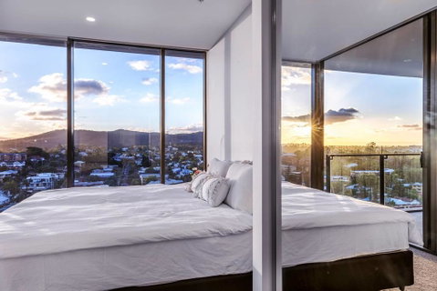Modern, Carefree Living Style APT In Toowong&View - Accommodation Sunshine Coast 1