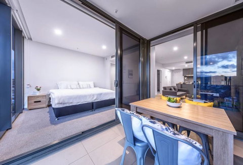 Modern, Carefree Living Style APT In Toowong&View - Accommodation Sunshine Coast 2