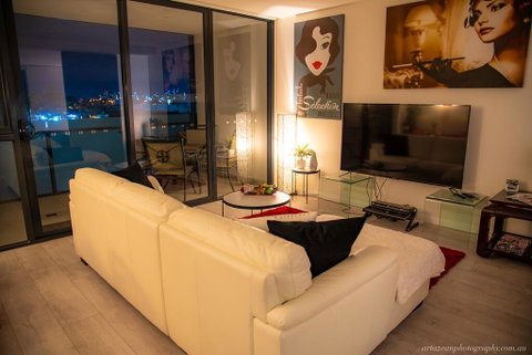 Modern, Clean, Luxury At The Right Price..... - Accommodation Sunshine Coast 2