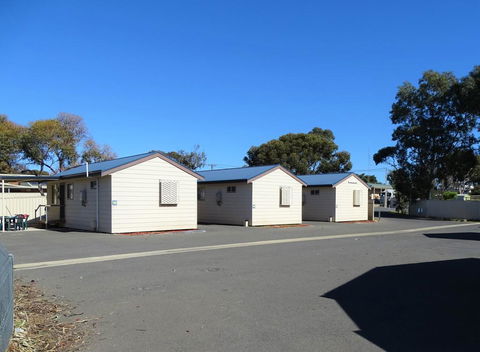 Moonta Bay Cabins - Accommodation Sunshine Coast 0