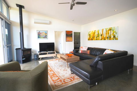 Moriarty Studio - Chic Couples Retreat - Accommodation Sunshine Coast 3