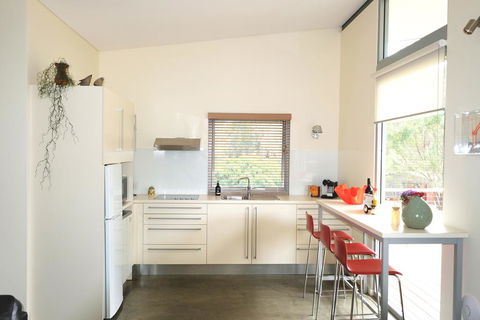 Moriarty Studio - Chic Couples Retreat - Accommodation Sunshine Coast 2