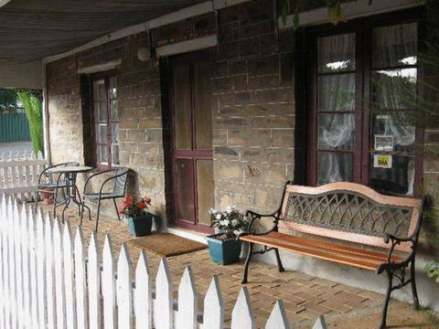 Morse Cottage - Accommodation Sunshine Coast 0