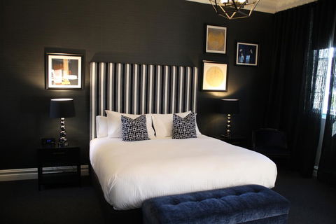 Mrs Banks Hotel - Accommodation Sunshine Coast 0
