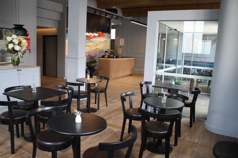 Mrs Banks Hotel - Accommodation Sunshine Coast 2
