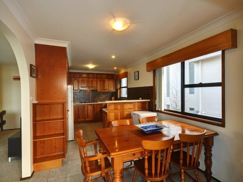 Myall Manor - Accommodation Sunshine Coast 0