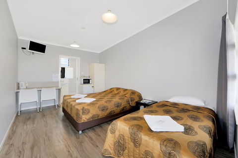 Ned Kelly's Motel - Accommodation Sunshine Coast 1