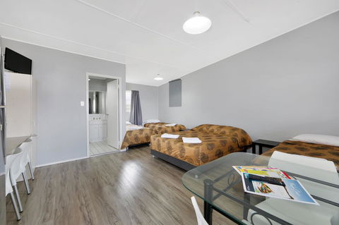 Ned Kelly's Motel - Accommodation Sunshine Coast 3