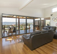 Ned Kelly's Retreat - Sophisticated style with modern convenience and magical outlook - Accommodation Sunshine Coast