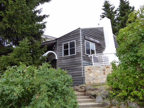 Nelse Lodge - Accommodation Sunshine Coast 0