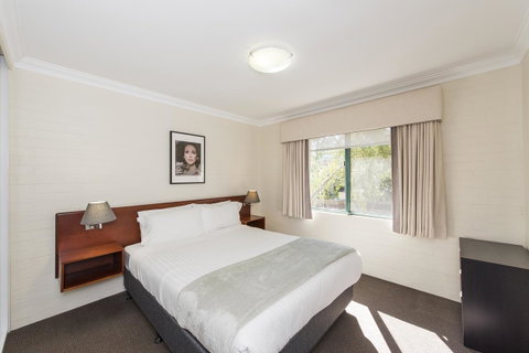 Subiaco Village 30 - Accommodation Sunshine Coast 14