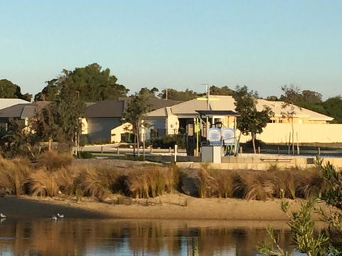 Lakeside Views - Accommodation Sunshine Coast 14