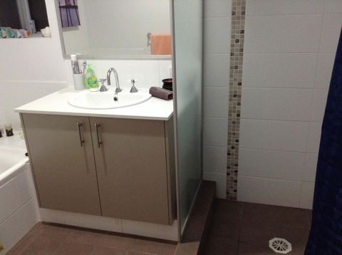 Lakeside Views - Accommodation Sunshine Coast 4