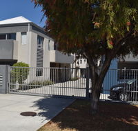 Central Executive Townhouse - Accommodation Sunshine Coast
