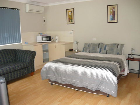 Albany Apartments - Accommodation Sunshine Coast 0