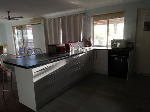 Beach Place @ Leeman - Accommodation Sunshine Coast 5