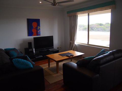 Beach Place @ Leeman - Accommodation Sunshine Coast 8