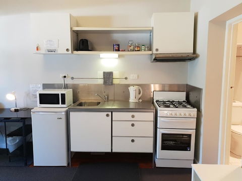 Stirling Apartments - Studio 1 - Accommodation Sunshine Coast 1
