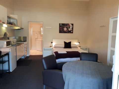 Stirling Apartments - Studio 1 - Accommodation Sunshine Coast 4
