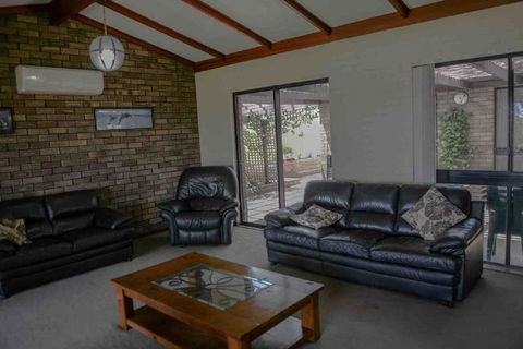 Geraldton Holliday Villas - Accommodation Sunshine Coast 7