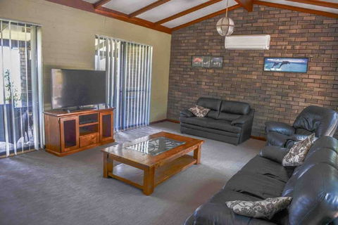 Geraldton Holliday Villas - Accommodation Sunshine Coast 8