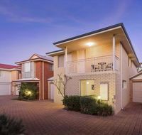 Cooper Street - Accommodation Sunshine Coast