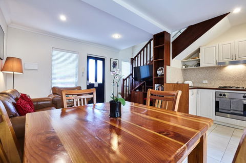 Fremantle Townhouse Unit 6 - Accommodation Sunshine Coast 0