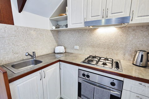 Fremantle Townhouse Unit 6 - Accommodation Sunshine Coast 4