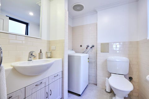 Fremantle Townhouse Unit 6 - Accommodation Sunshine Coast 3