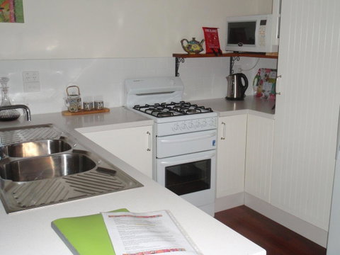 Gypsy Cottage - Accommodation Sunshine Coast 4