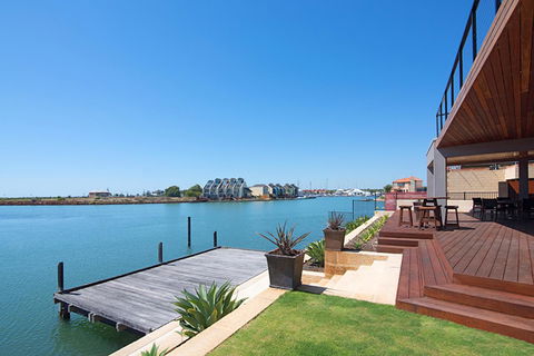 Oceans Edge - Busselton - Accommodation Sunshine Coast 2