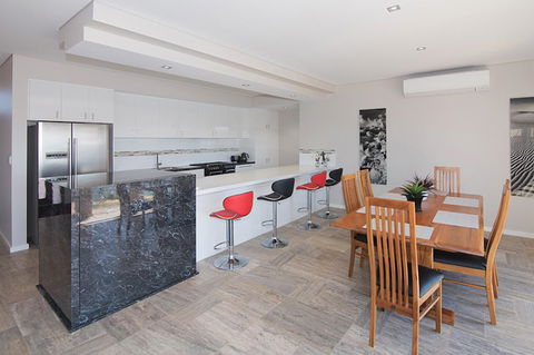 Oceans Edge - Busselton - Accommodation Sunshine Coast 10