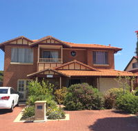 Crossland House - Accommodation Sunshine Coast
