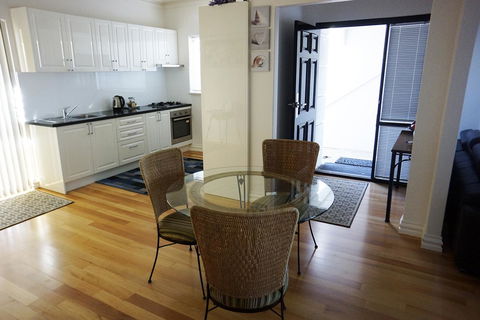 Ada South Fremantle - Accommodation Sunshine Coast 9