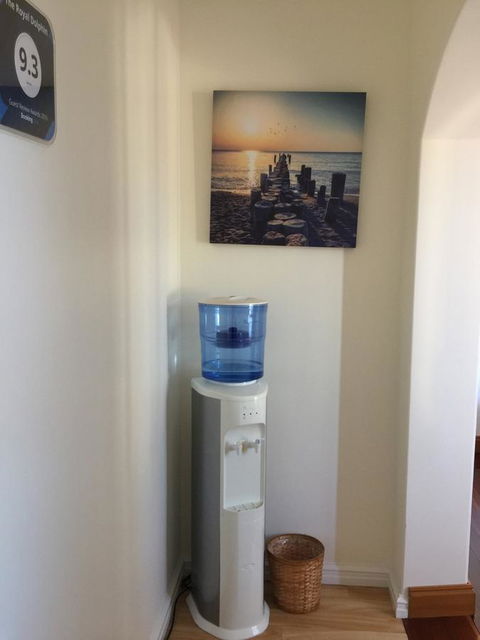 The Royal Dolphin Bed & Breakfast Safety Bay - Accommodation Sunshine Coast 26