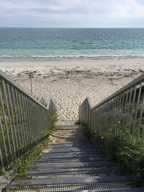 The Royal Dolphin Bed & Breakfast Safety Bay - Accommodation Sunshine Coast 22