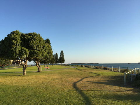 The Royal Dolphin Bed & Breakfast Safety Bay - Accommodation Sunshine Coast 23