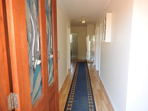 The Royal Dolphin Bed & Breakfast Safety Bay - Accommodation Sunshine Coast 13