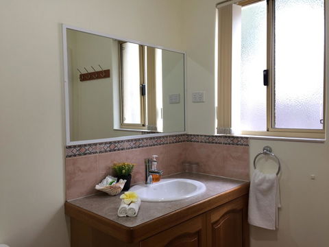 The Royal Dolphin Bed & Breakfast Safety Bay - Accommodation Sunshine Coast 20