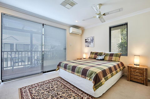 Fremantle Townhouse Unit 4 - Accommodation Sunshine Coast 0