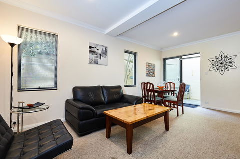 Fremantle Townhouse Unit 4 - Accommodation Sunshine Coast 5