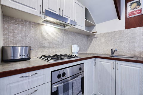 Fremantle Townhouse Unit 4 - Accommodation Sunshine Coast 7